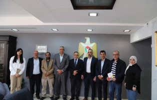 لقاء رئيس سلطة الطاقة معالي المهندس أيمن اسماعيل - صورة 1